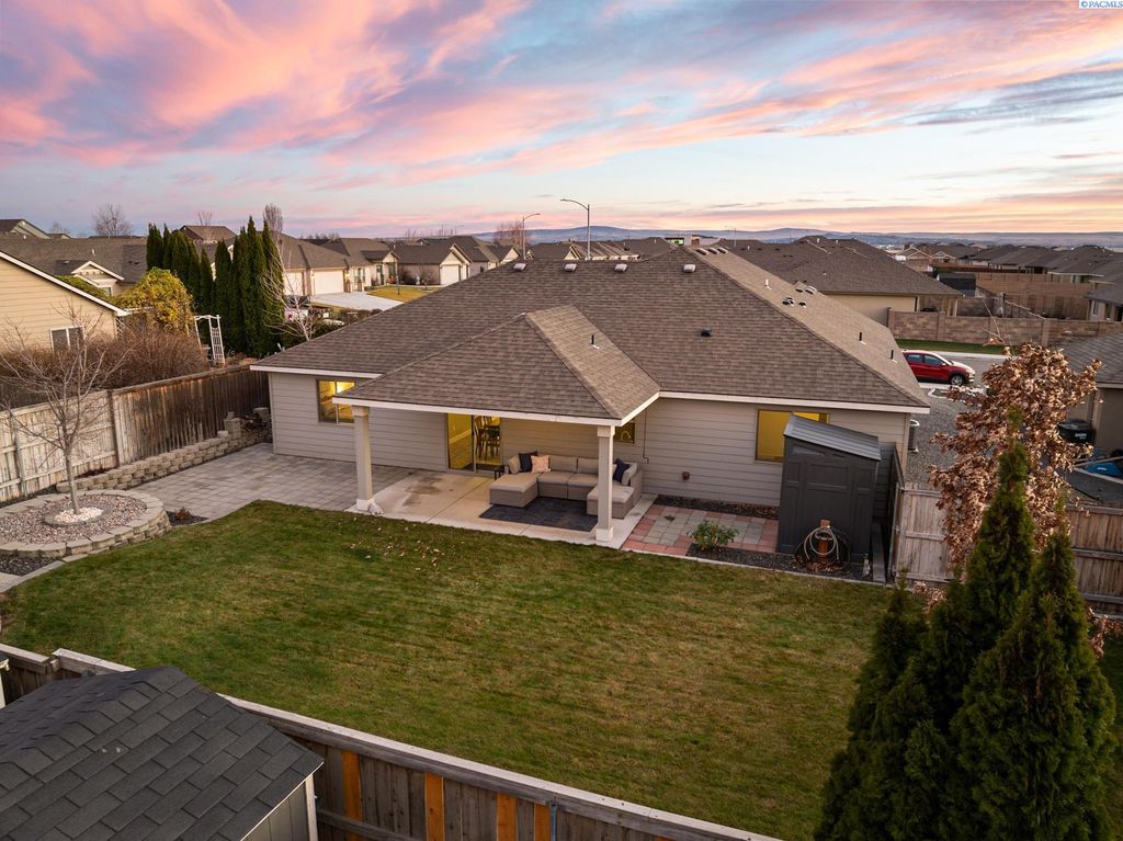 Photo of 9101 Kent Pl, Pasco, WA 99301 (MLS # 289392)