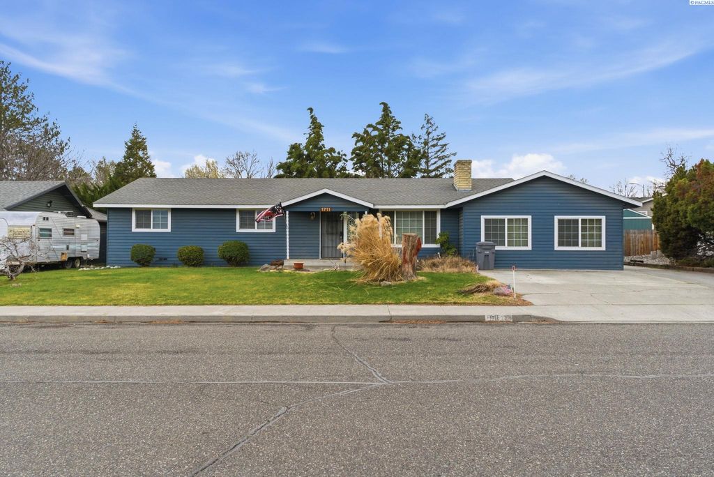 Photo of 1711 W 15th Ave, Kennewick, WA 99337 (MLS # 290982)