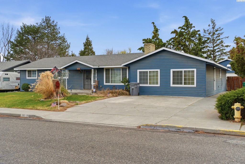 Photo of 1711 W 15th Ave, Kennewick, WA 99337 (MLS # 290982)
