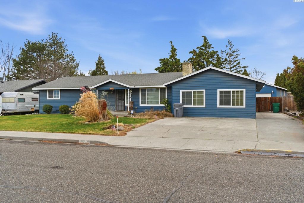 Photo of 1711 W 15th Ave, Kennewick, WA 99337 (MLS # 290982)