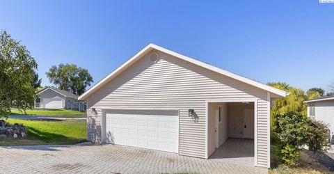 Photo of 604 S Huntington Pl, Kennewick, WA 99336 (MLS # 287717)