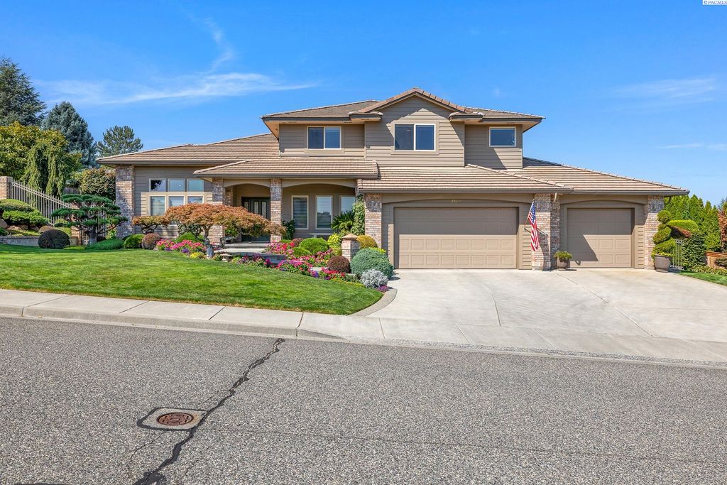 Photo of 4008 S Morain Loop, Kennewick, WA 99337 (MLS # 292106)