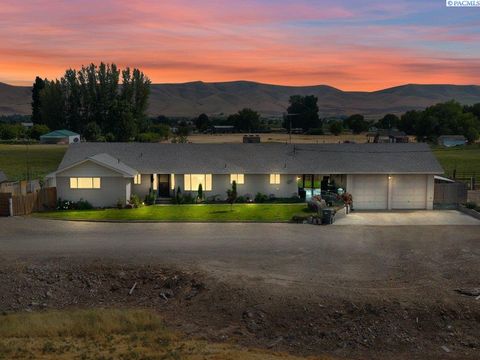 Photo of 7802 Hicks Rd, Grandview, WA 98930 (MLS # 293383)