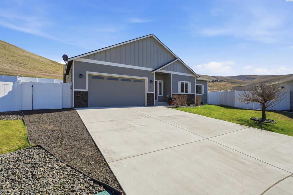 Photo of 22 Molly Rose Ct, Prosser, WA 99350 (MLS # 291286)
