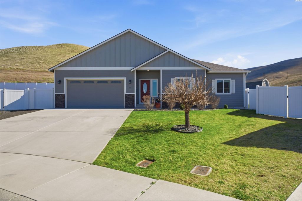 Photo of 22 Molly Rose Ct, Prosser, WA 99350 (MLS # 291286)