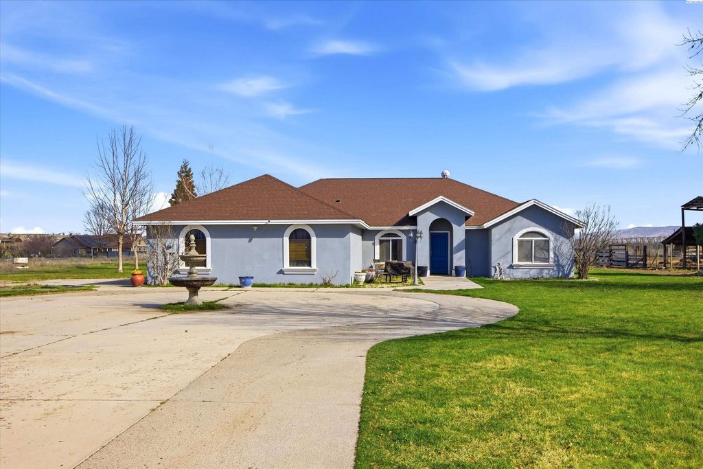 Photo of 3988 E Euclid Rd, Mabton, WA 98935 (MLS # 291361)