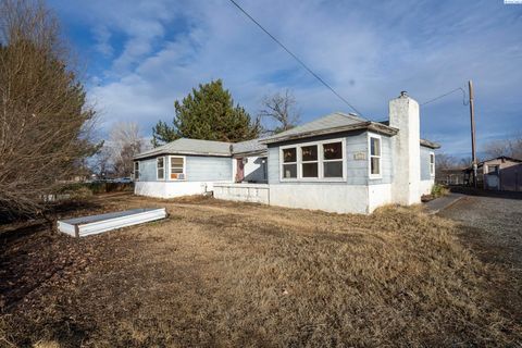 Photo of 524 N Riverside Dr, West Richland, AK 99535 (MLS # 289674)