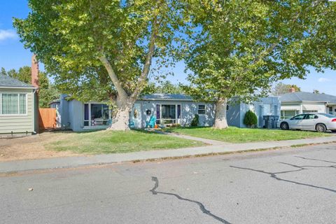 Photo of 309 E 2nd Ave, Kennewick, WA 99336 (MLS # 287668)