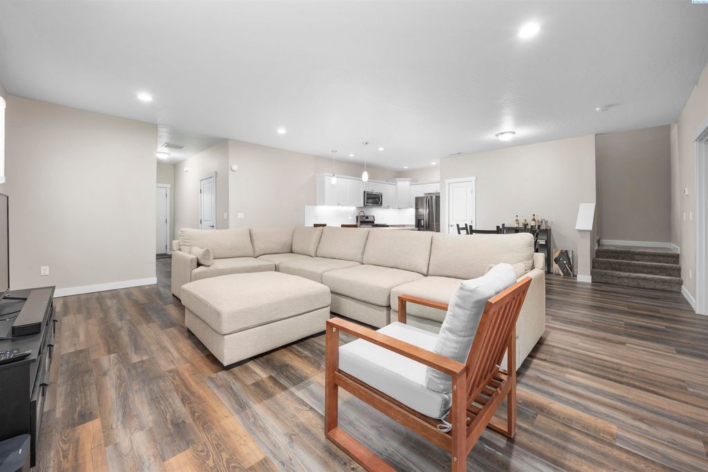 Photo of 1125 S Cedar St, Kennewick, WA 99337 (MLS # 289999)