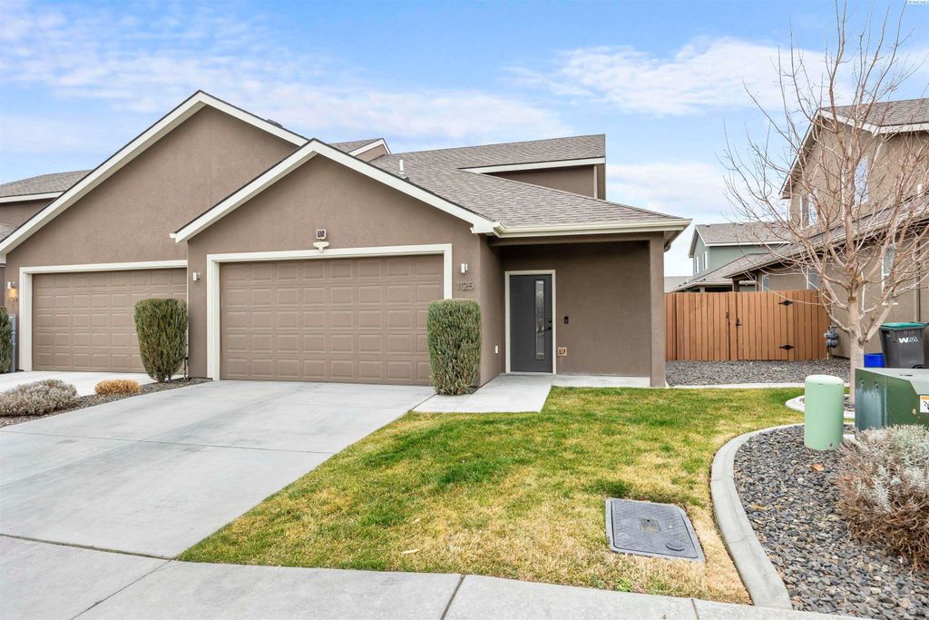 Photo of 1125 S Cedar St, Kennewick, WA 99337 (MLS # 289999)
