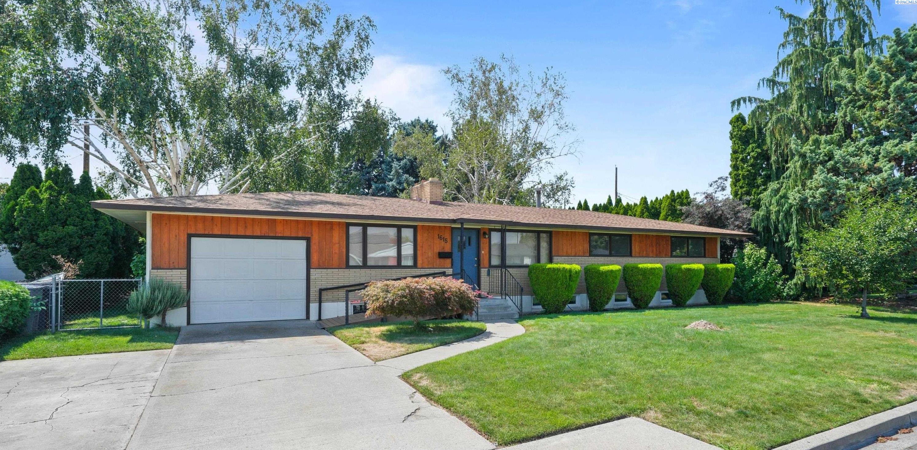 Photo 1 of 35 — 1615 Goethals Drive, Richland, WA 99354