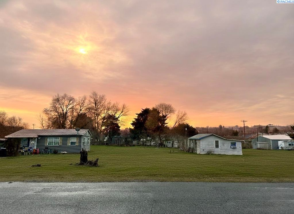 Photo of 4173 Fallon Dr, West Richland, WA 99353 (MLS # 290153)