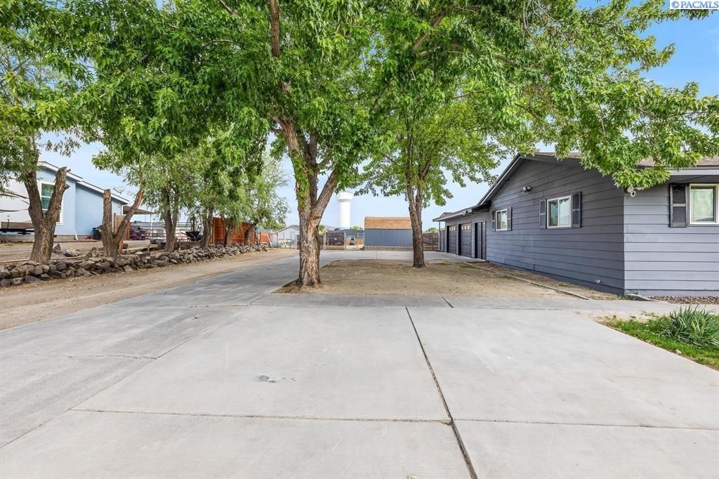 Photo of 1202 Karen Ave, Benton City, WA 99320 (MLS # 291871)