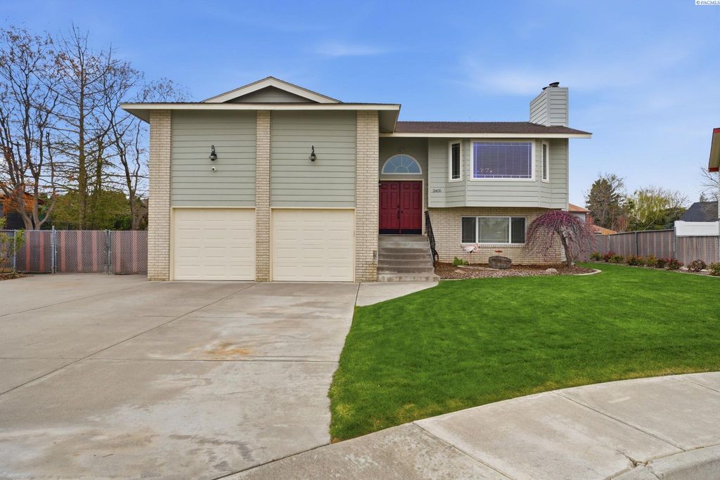 Photo of 2405 Towhee Ln, West Richland, WA 99353 (MLS # 291756)