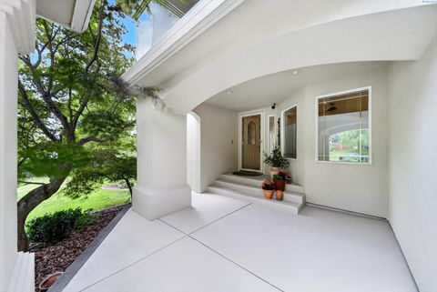 Photo of 4401 Candy Mountain Ave, West Richland, WA 99353 (MLS # 293960)