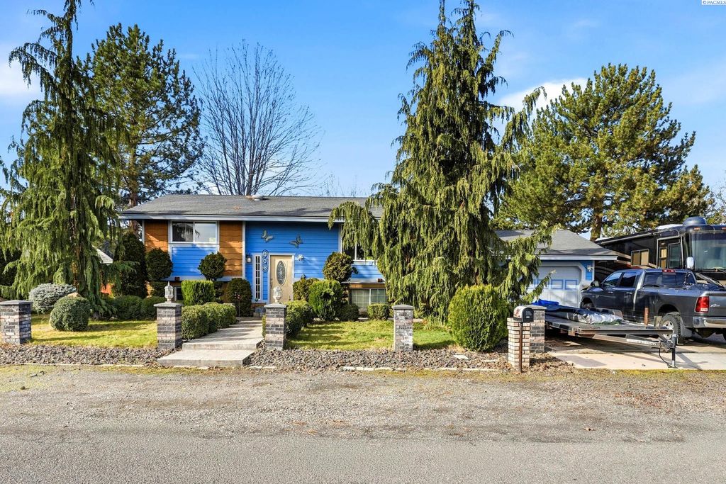 Photo of 308 S Arthur Street, Kennewick, WA 99336 (MLS # 290598)