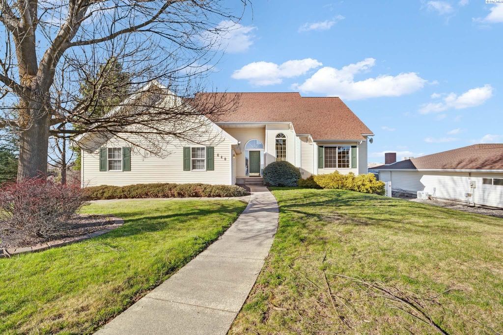 Photo of 640 SE Crestview St, Pullman, WA 99163 (MLS # 291794)