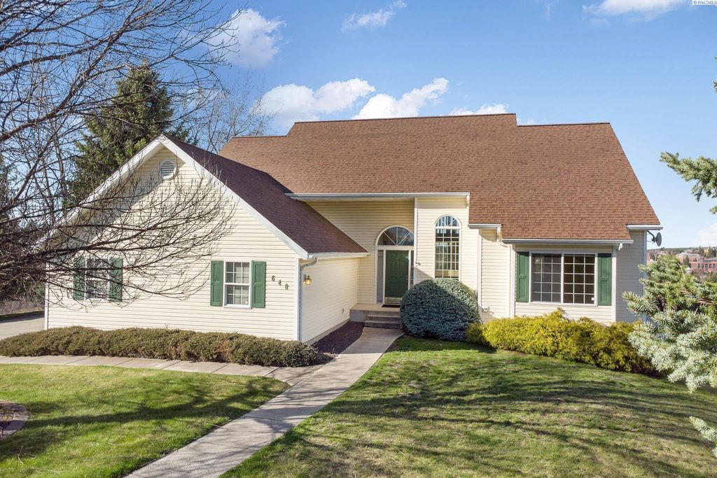 Photo of 640 SE Crestview St, Pullman, WA 99163 (MLS # 291794)