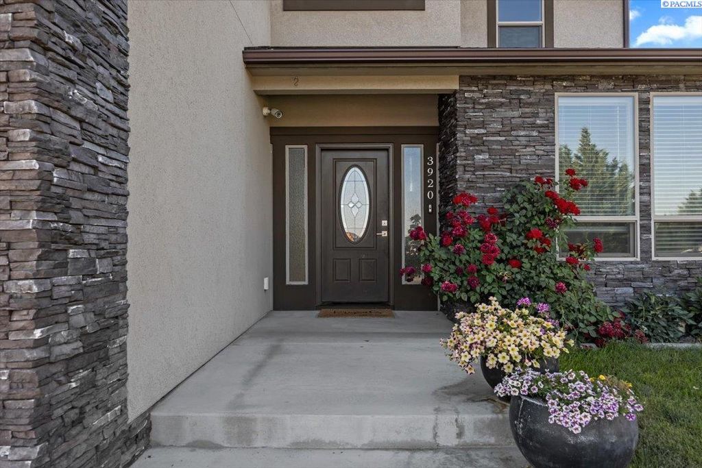 Photo of 3920 Peppertree Ct, Pasco, WA 99301 (MLS # 288598)