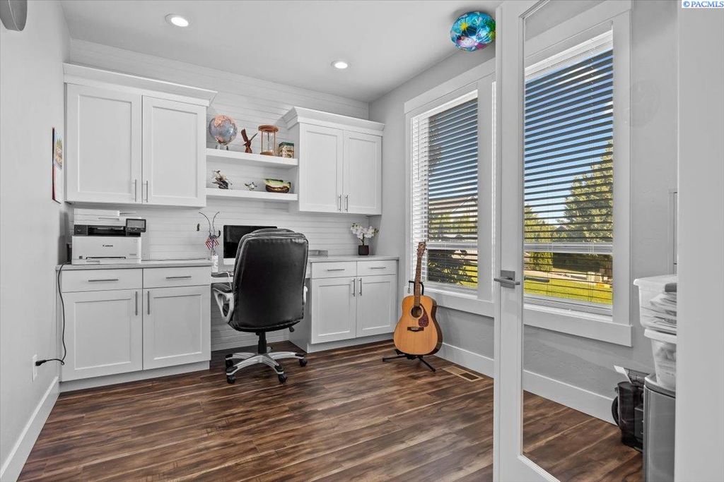 Photo of 3920 Peppertree Ct, Pasco, WA 99301 (MLS # 288598)