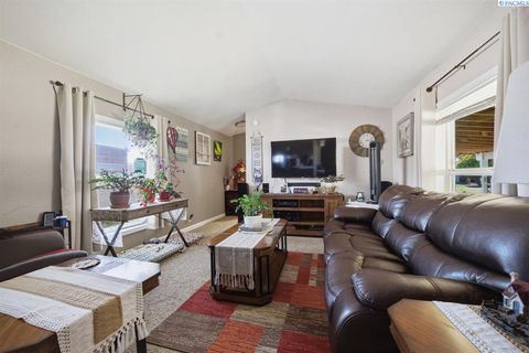 Photo of 3324 W 19th Ave #173, Kennewick, WA 99338 (MLS # 291904)