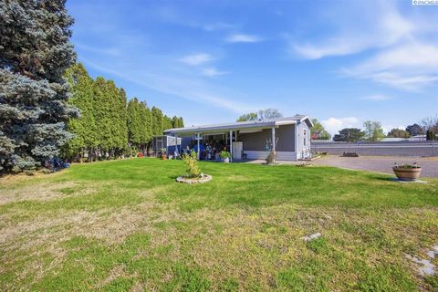 Photo of 3324 W 19th Ave #173, Kennewick, WA 99338 (MLS # 291904)