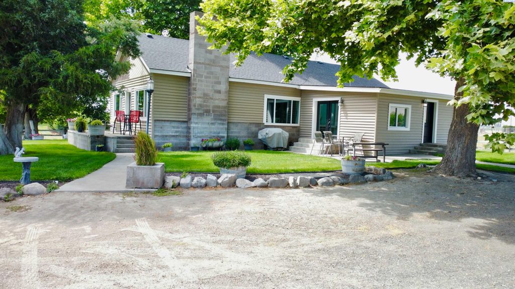 Photo of 2060 Cemetery Rd, Sunnyside, WA 98944 (MLS # 290428)