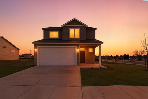 Photo of 1202 Topaz Ave, Grandview, WA 98930 (MLS # 289359)