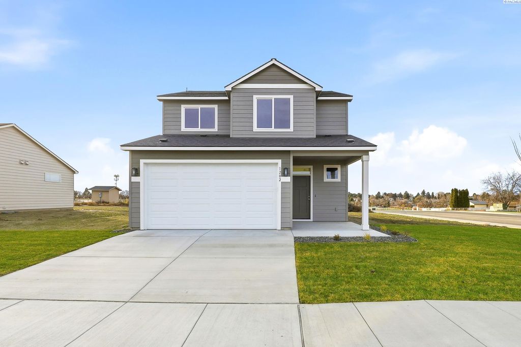 Photo of 1202 Topaz Ave, Grandview, WA 98930 (MLS # 289359)