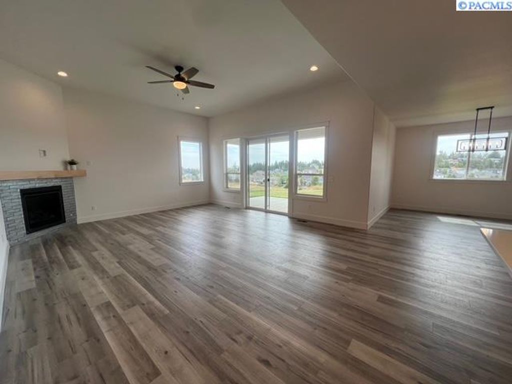 Photo of 1055 SW Panorama Dr, Pullman, WA 99163 (MLS # 286403)