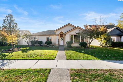 Photo of 511 Cherokee St, Richland, WA 99352 (MLS # 288442)