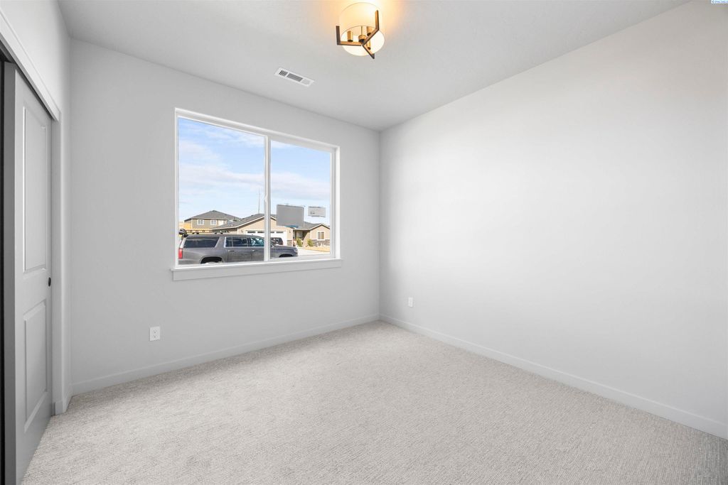 Photo of 2910 E Helena St, Pasco, WA 99301 (MLS # 291010)