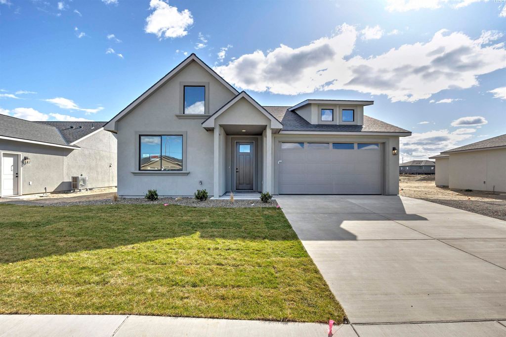 Photo of 2910 E Helena St, Pasco, WA 99301 (MLS # 291010)
