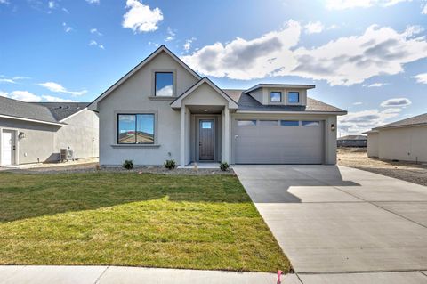 Photo of 2910 E Helena St, Pasco, WA 99301 (MLS # 291010)