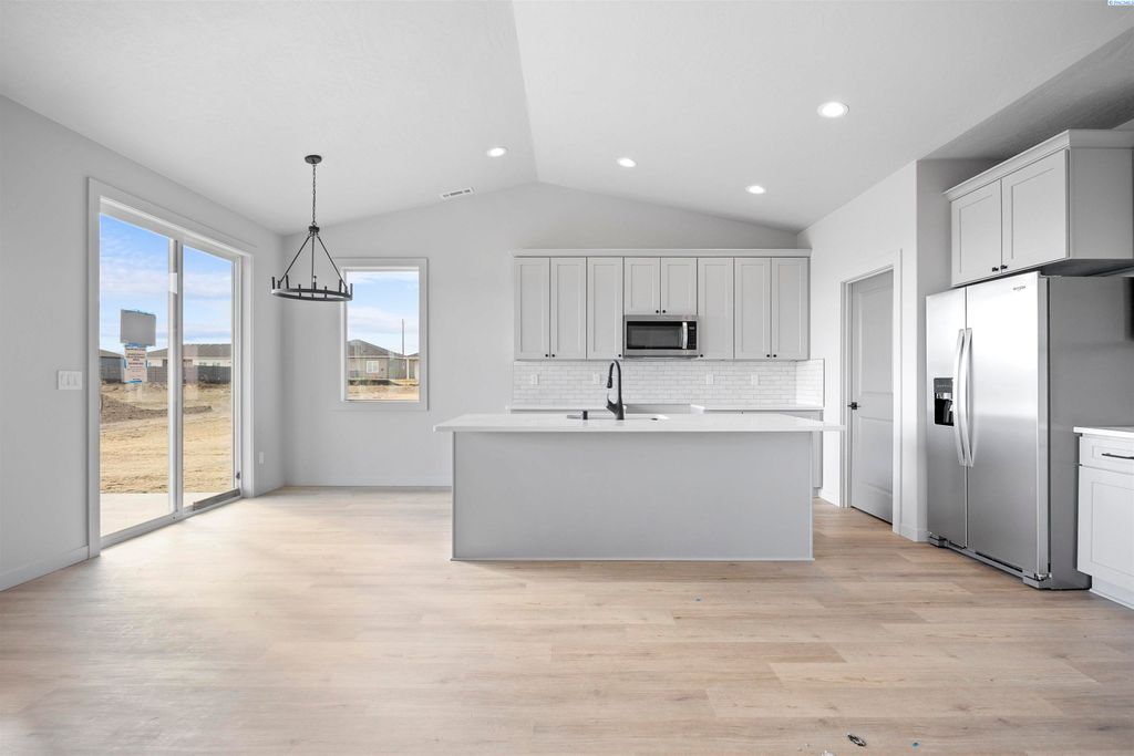 Photo of 2910 E Helena St, Pasco, WA 99301 (MLS # 291010)