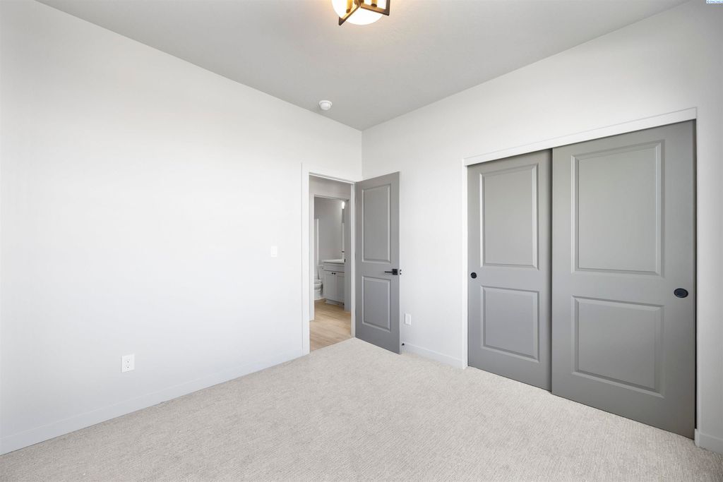 Photo of 2910 E Helena St, Pasco, WA 99301 (MLS # 291010)