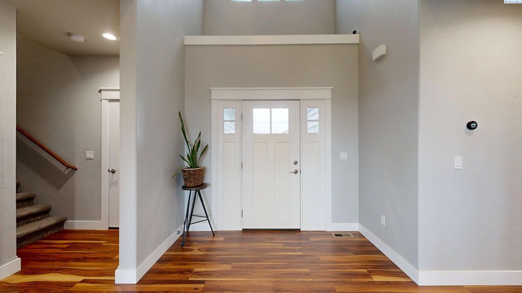 Photo of 2080 NW Canyon View Dr, Pullman, WA 99163 (MLS # 290111)