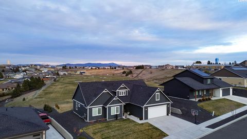 Photo of 2080 NW Canyon View Dr, Pullman, WA 99163 (MLS # 290111)