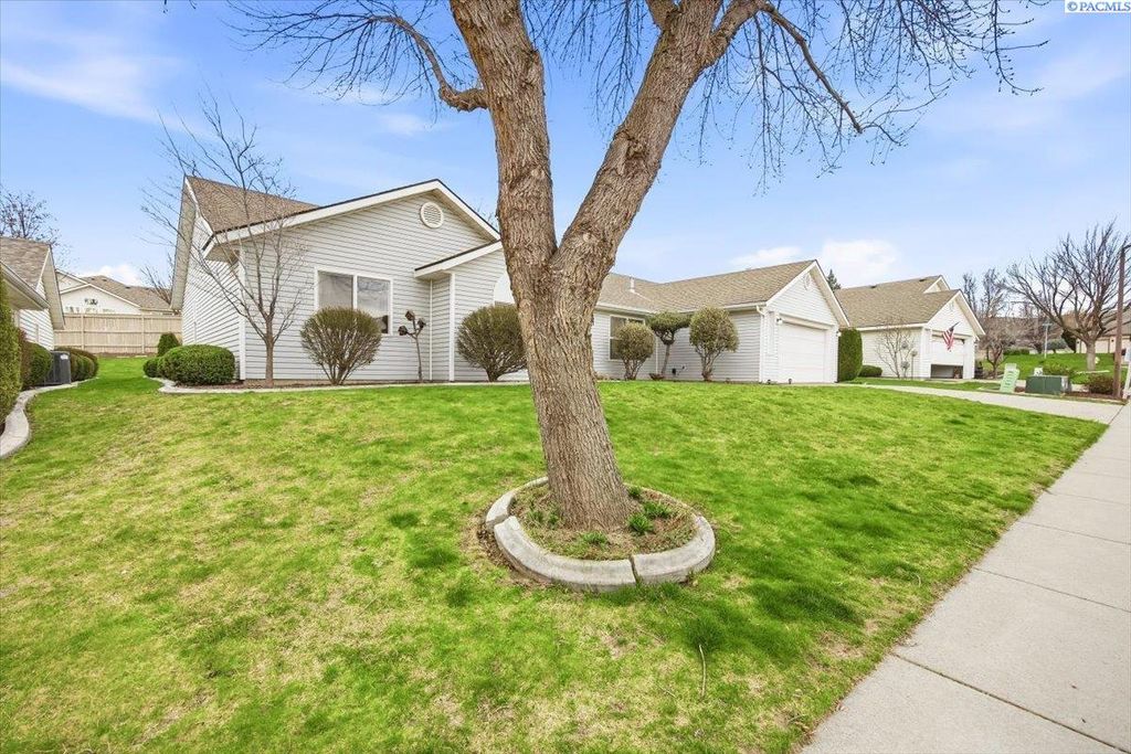 Photo of 3509 S Irby St, Kennewick, WA 99337 (MLS # 291388)