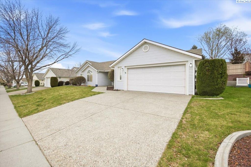 Photo of 3509 S Irby St, Kennewick, WA 99337 (MLS # 291388)