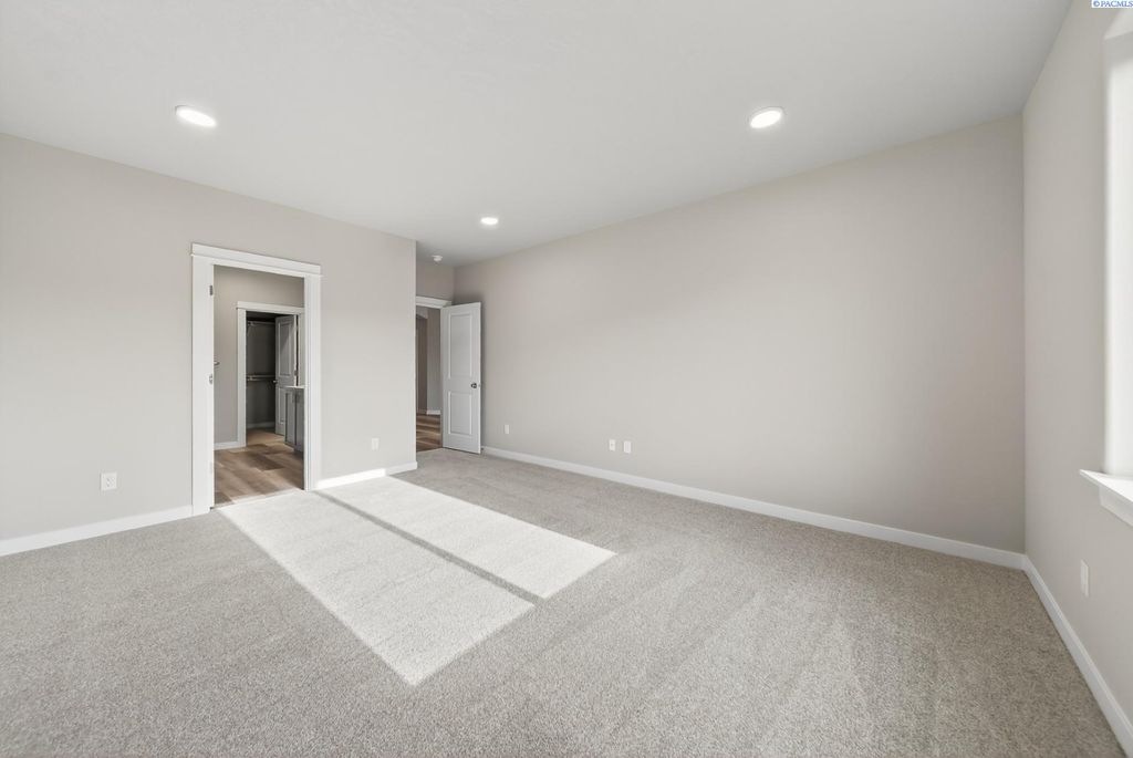 Photo of 3705 Stonecap St, Richland, WA 99352 (MLS # 291277)