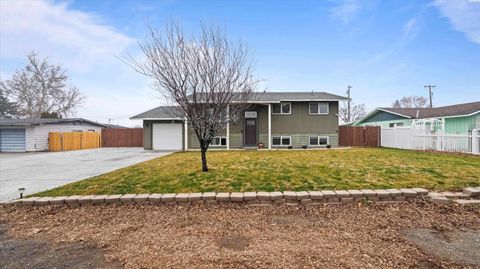 Photo of 321 S Sheppard St, Kennewick, WA 99336 (MLS # 289894)