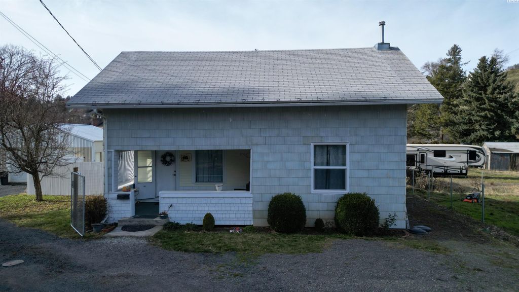 Photo of 311 E Cooper St, Colfax, WA 99111 (MLS # 290205)