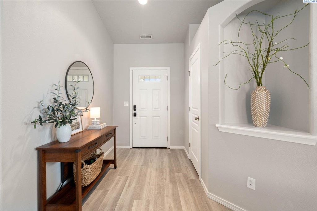 Photo of 5321 Pinehurst Street, West Richland, WA 99353 (MLS # 291392)