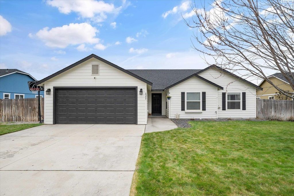 Photo of 5321 Pinehurst Street, West Richland, WA 99353 (MLS # 291392)