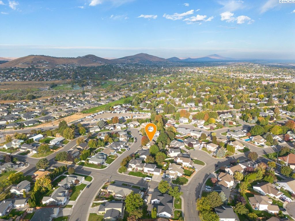 Photo of 9014 W Grand Ronde Avenue, Kennewick, WA 99336 (MLS # 288273)