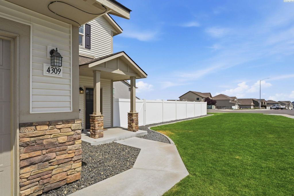 Photo of 4309 Santa Cruz Lane, Pasco, WA 99301 (MLS # 292969)
