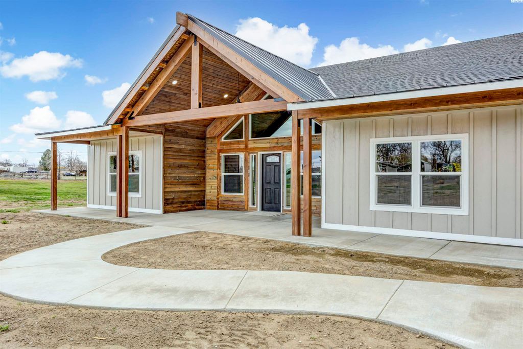 Photo of 6133 S Moore Rd, Prosser, WA 99350 (MLS # 291378)