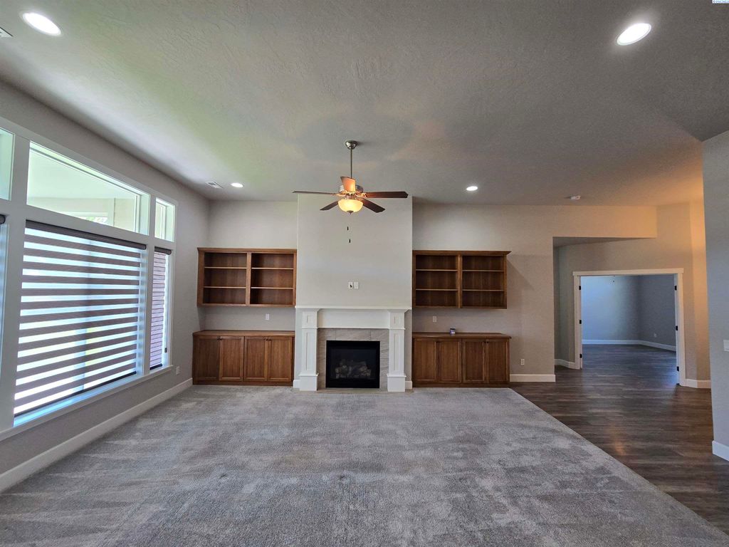 Photo of 6988 W 31st Avenue, Kennewick, WA 99338 (MLS # 289561)