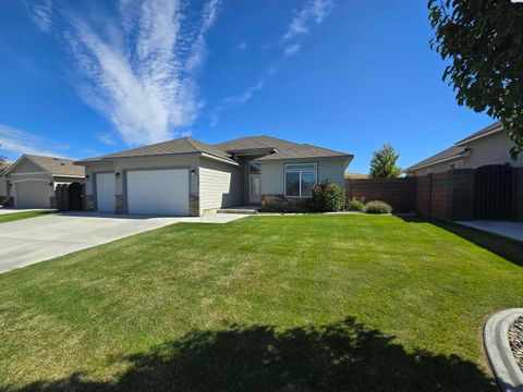 Photo of 6988 W 31st Avenue, Kennewick, WA 99338 (MLS # 289561)